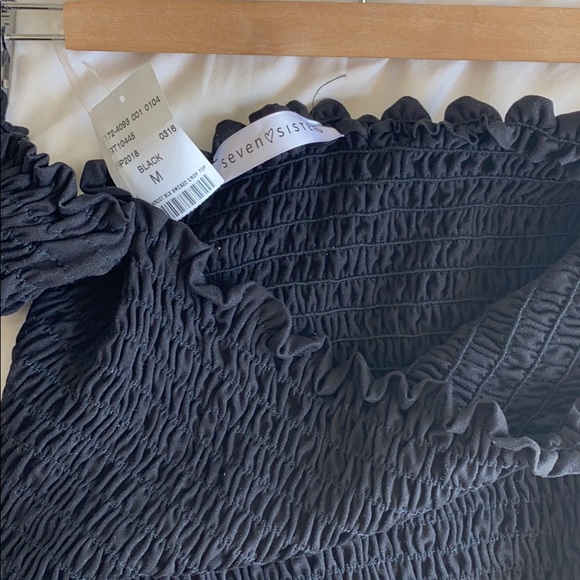 Off the shoulder scrunch top NWT - Picture 2 of 3